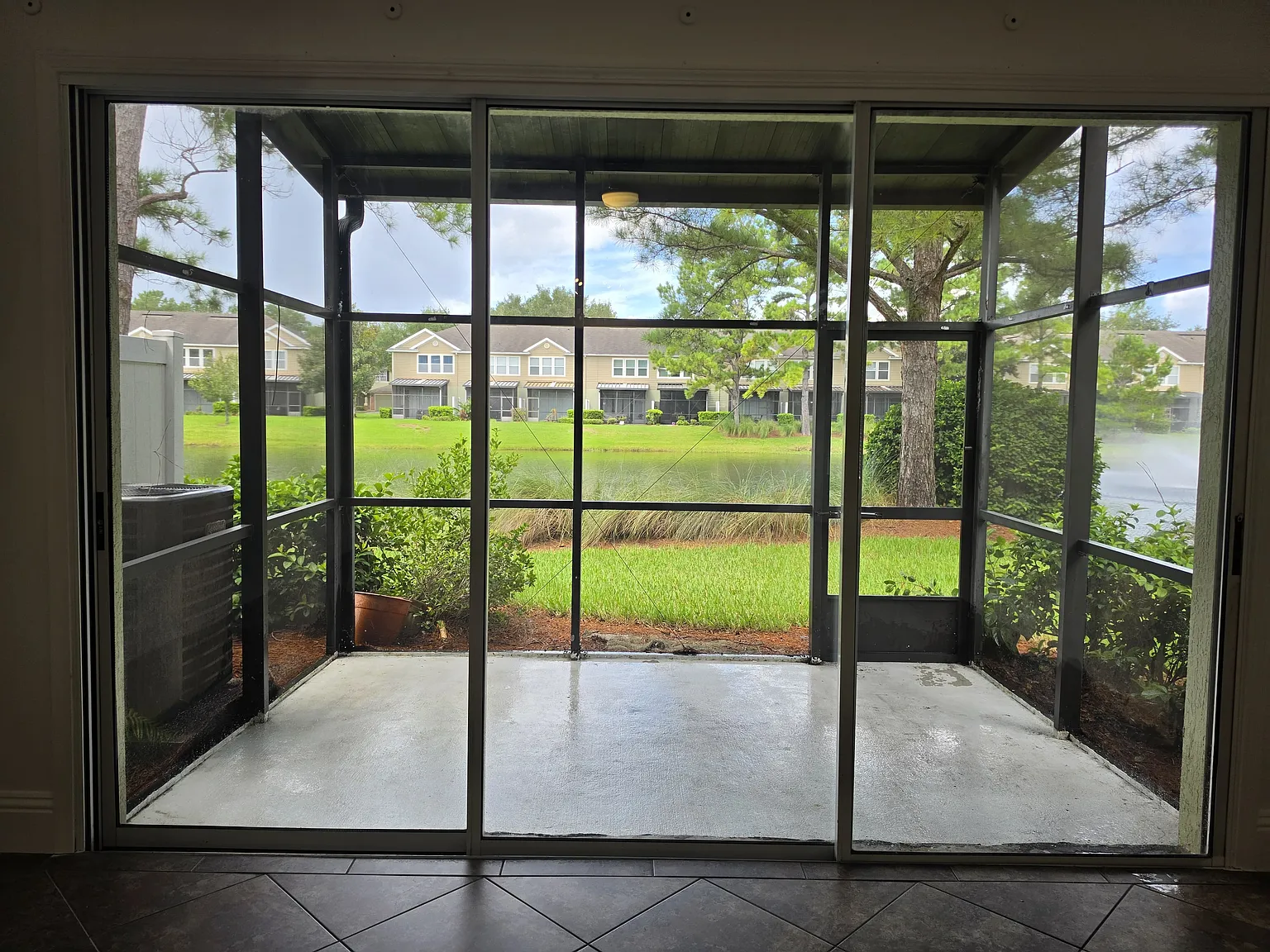 3 bed, 2.5 bath, 1664 sqft, $2,200 — Photo 3