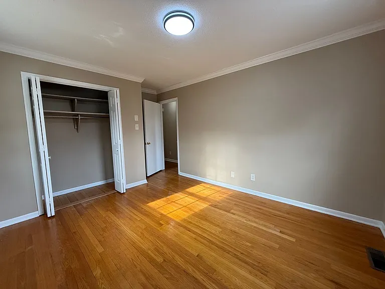 220 Brampton Rd — Photo 15