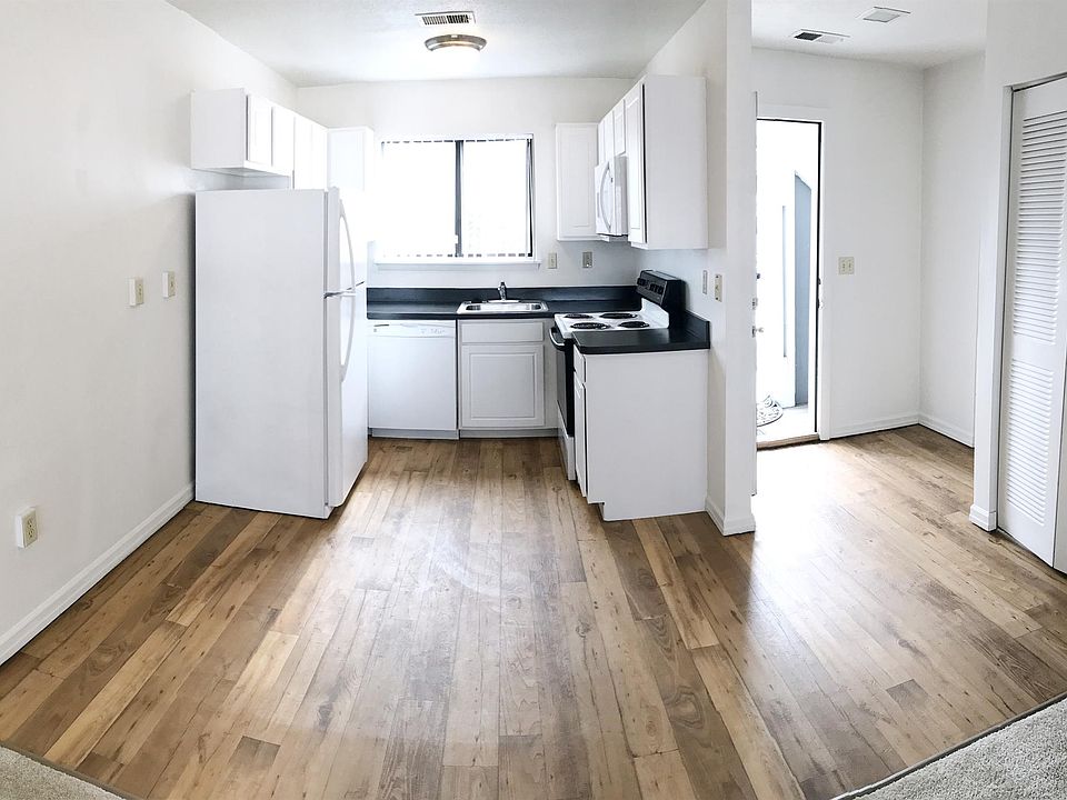 2nd image of 61 Fox Hill Ln