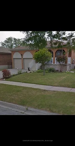 38 Beamsville Dr — Photo 2