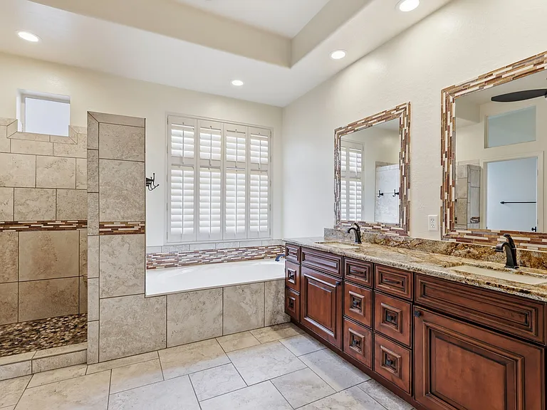 622 E Vinedo Ln — Photo 36