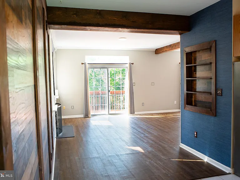 102 Thomas Ln — Photo 18