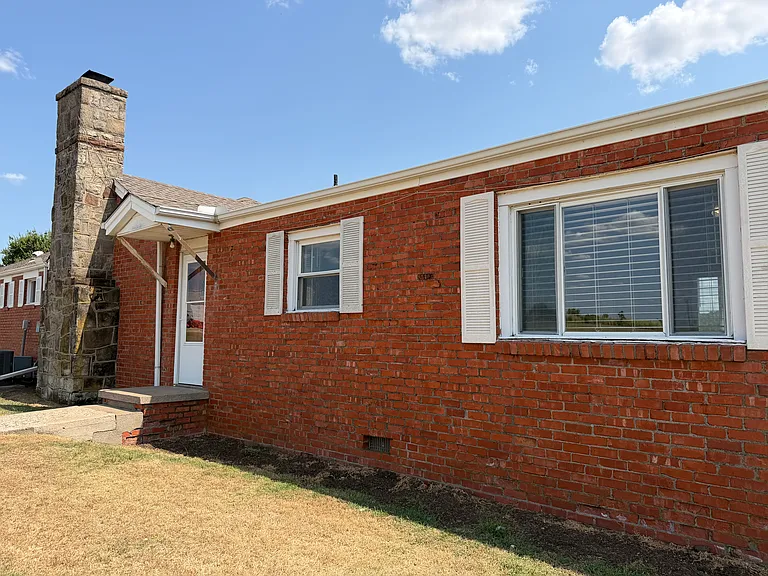 2919 W Main St — Photo 43