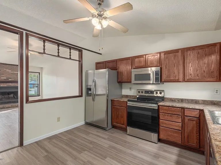 1041 Spring Villa Dr — Photo 9