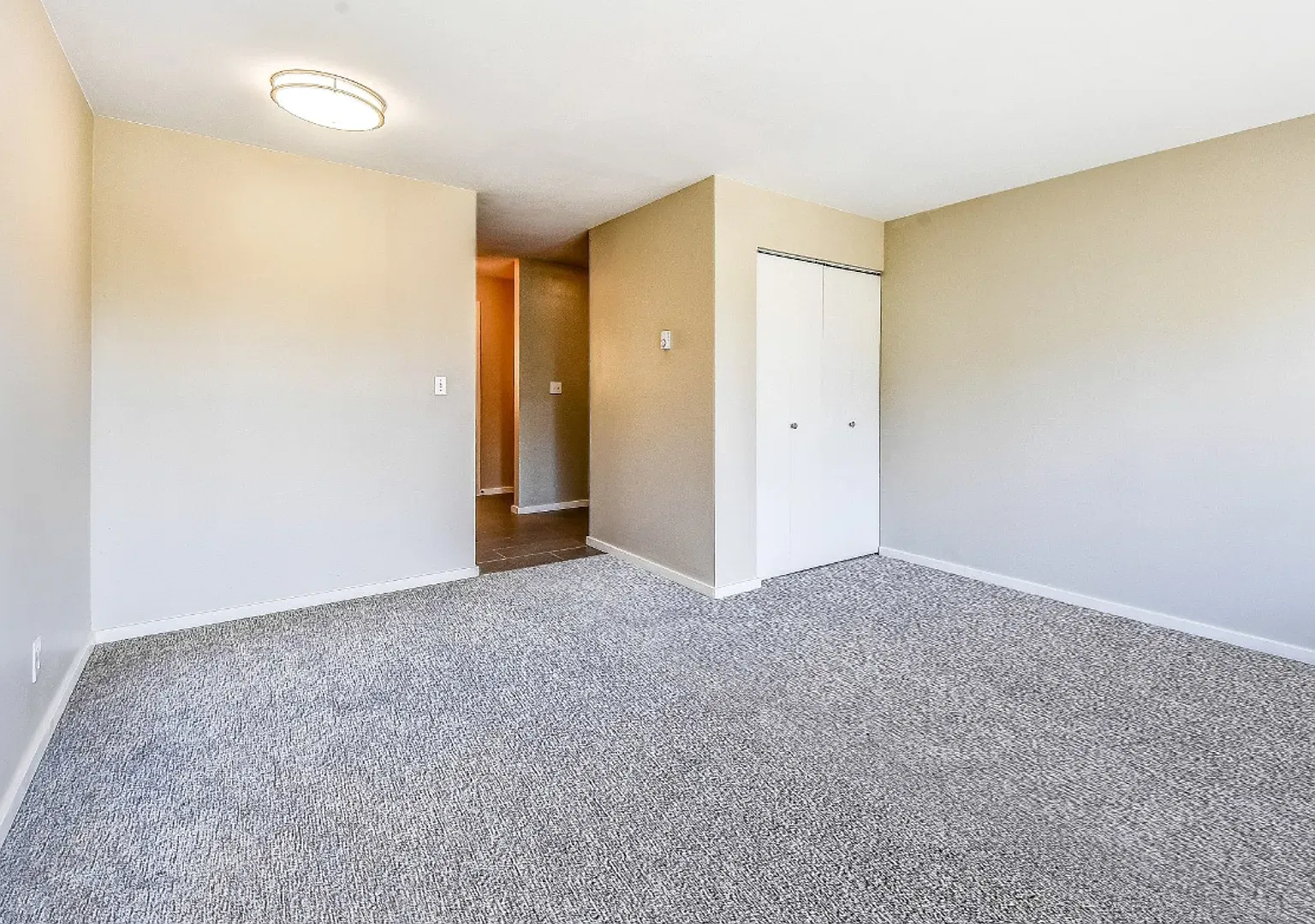 Mercer Crest Apartments — Photo 4