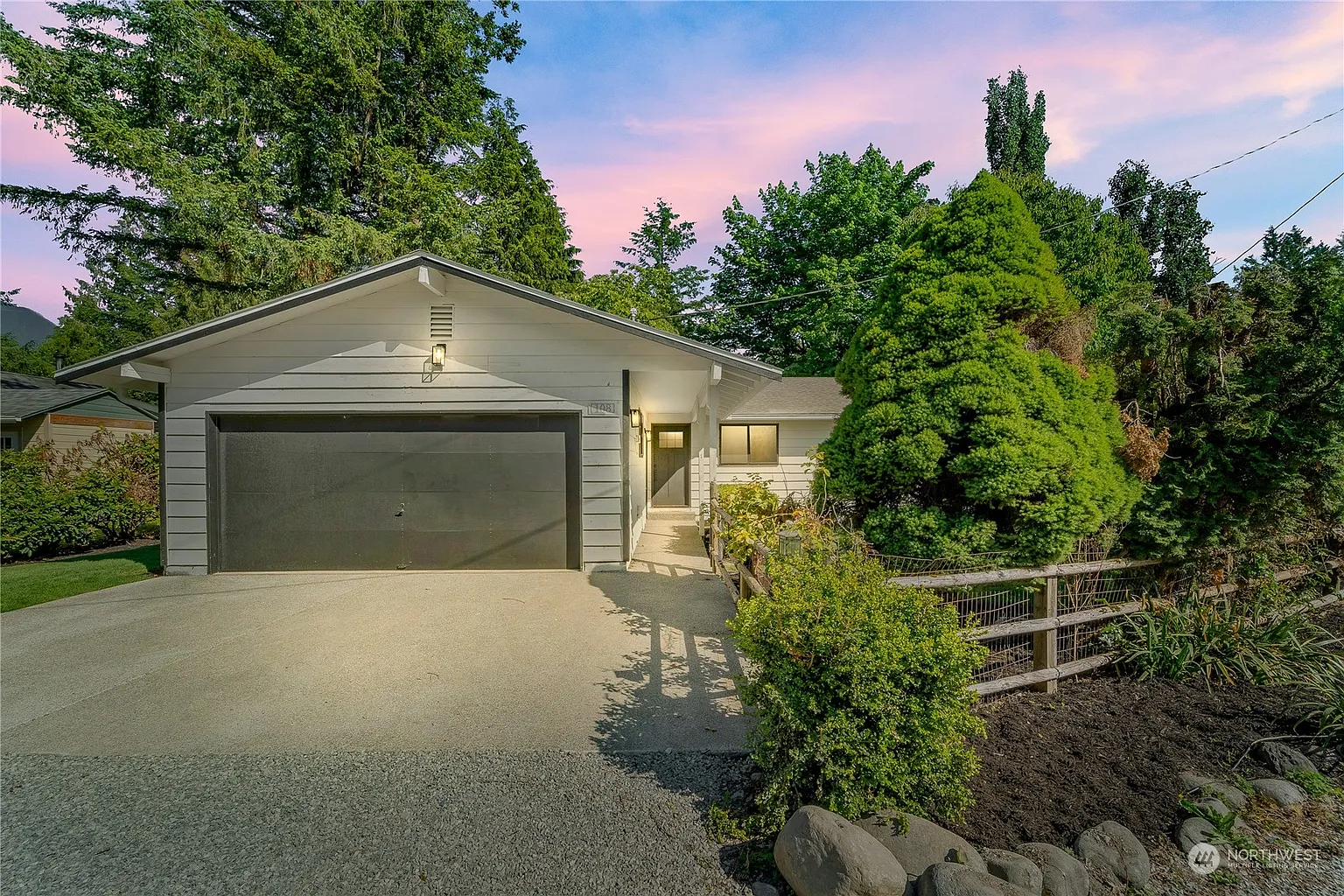 108 Powell Lane photo 1