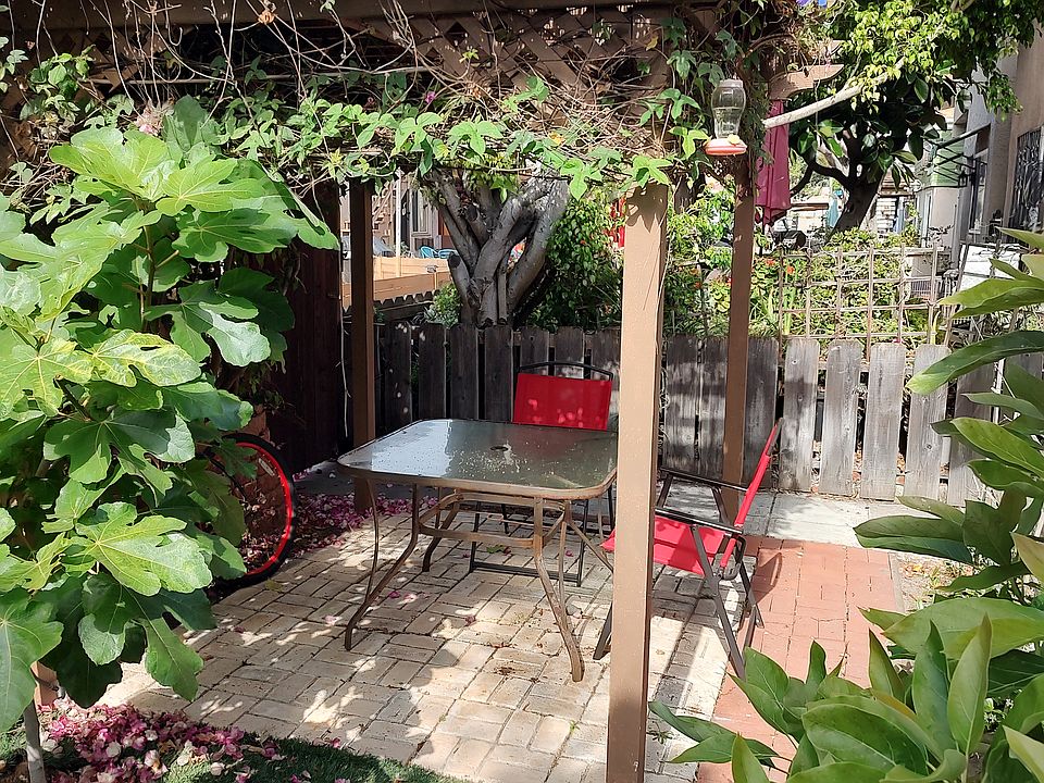 Quiet beautiful garden setting private gated secure serene