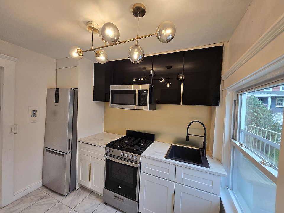1st image of 129 Wallace Ave Floor 3