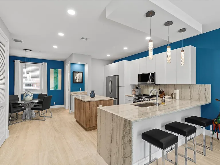 2241 NE 9th Ave — Photo 9