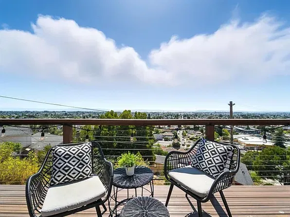 8730 Burr St, Oakland, CA 94605