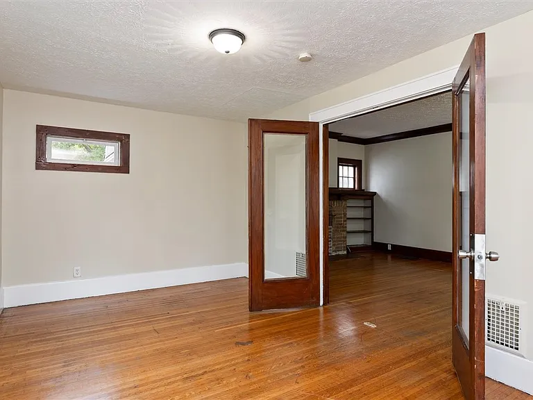 19 Genesee Park Blvd — Photo 16