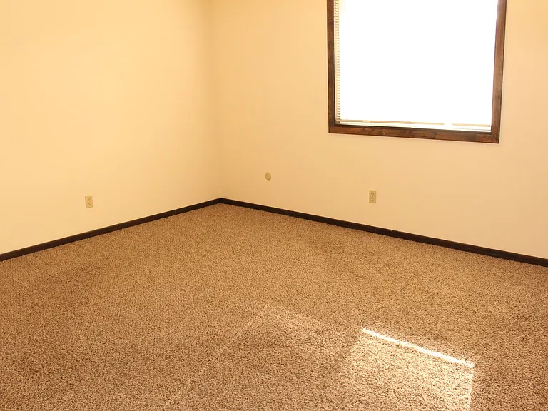 Windsor Crest Apartments — Photo 70