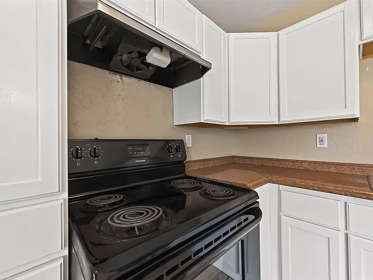 7410 La Granada Dr — Photo 17
