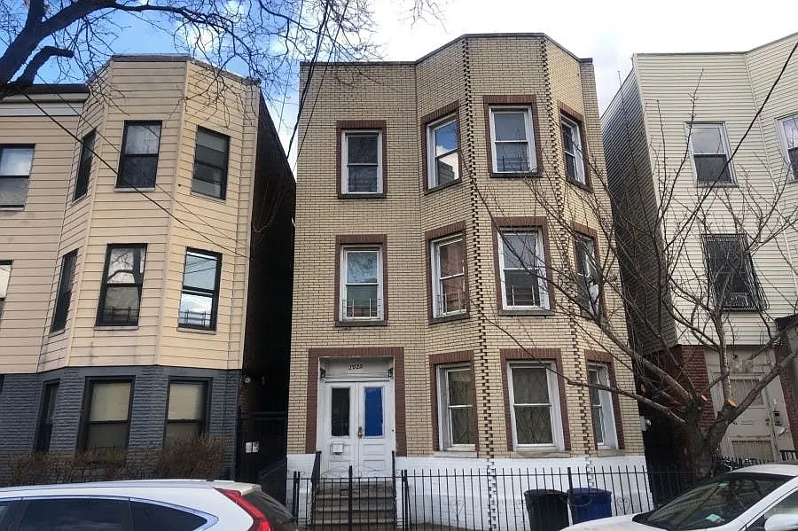 1020 Ogden Ave photo 1