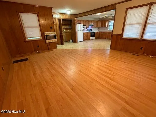 3 bed, 2.0 bath, $2,000 — Photo 4