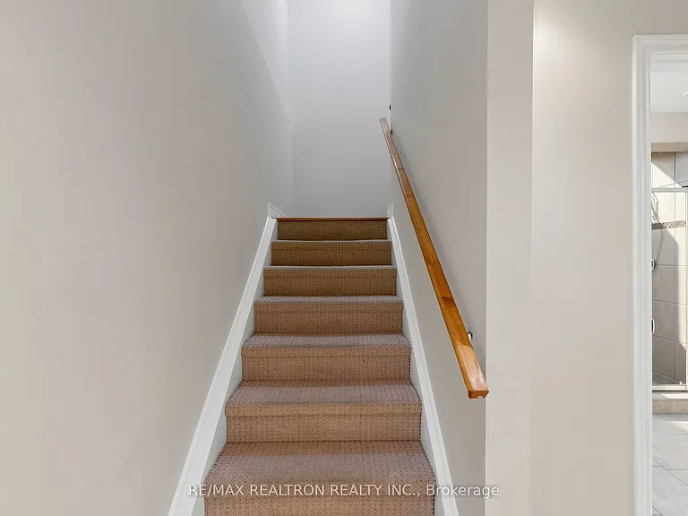 142 Mistywood Cres W — Photo 37
