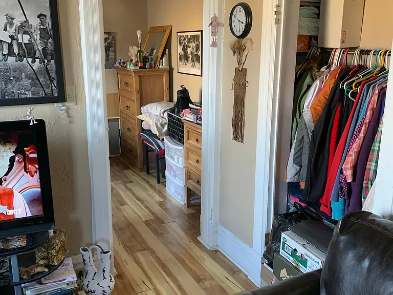 306 Broadway Ave #6 — Photo 8