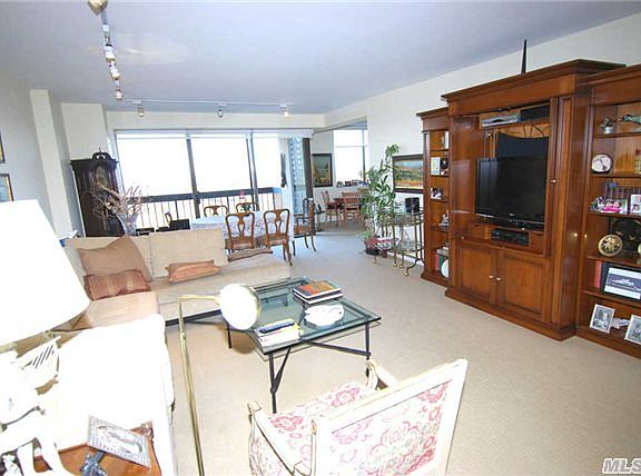 2nd image of 26910 Grand Central Pkwy APT 25V