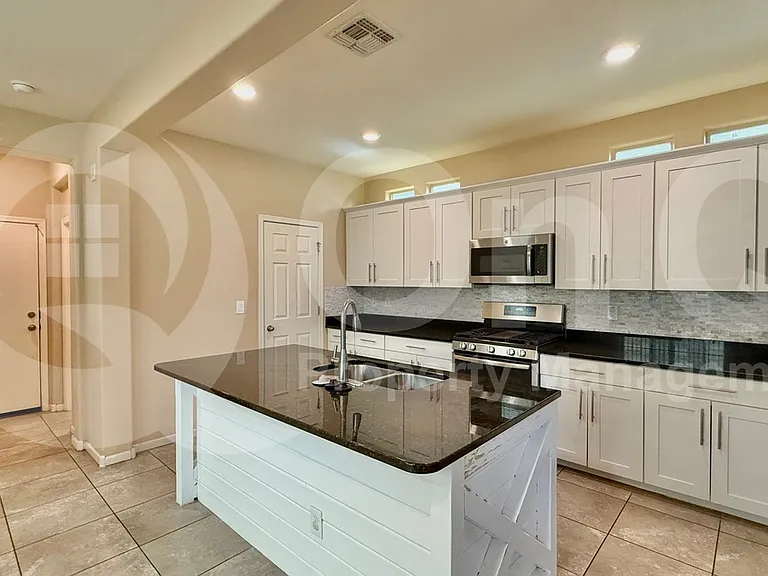 3739 E Trinity Ln — Photo 20