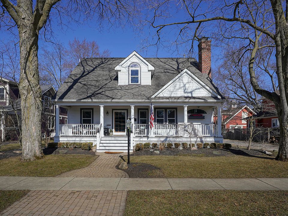 1st image of 1064 William St