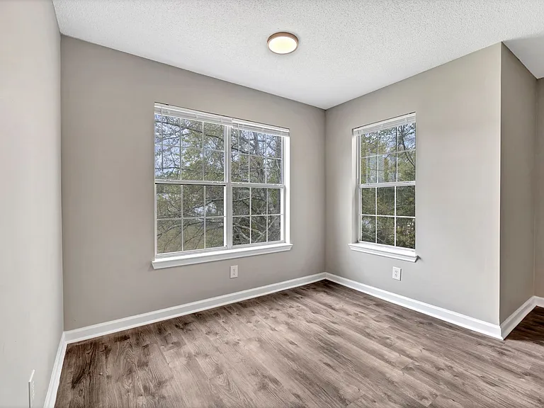 Elm Creek Apartments — Photo 35