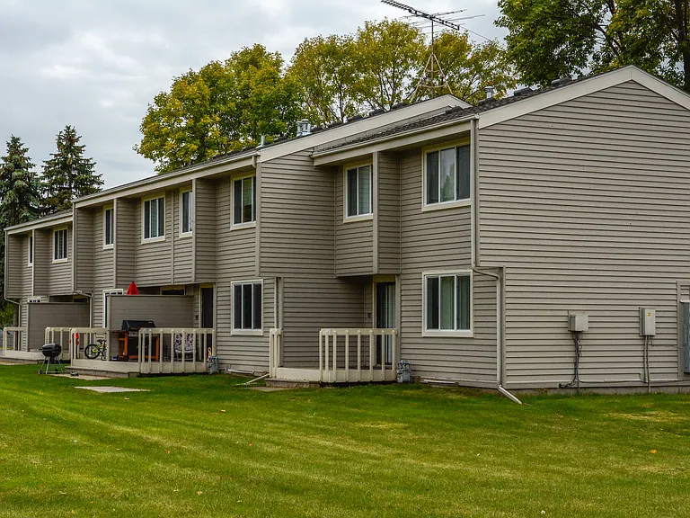Lake City Apartments — Photo 8