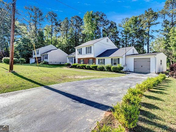 2nd image of 2225 Pleasant Hill Rd