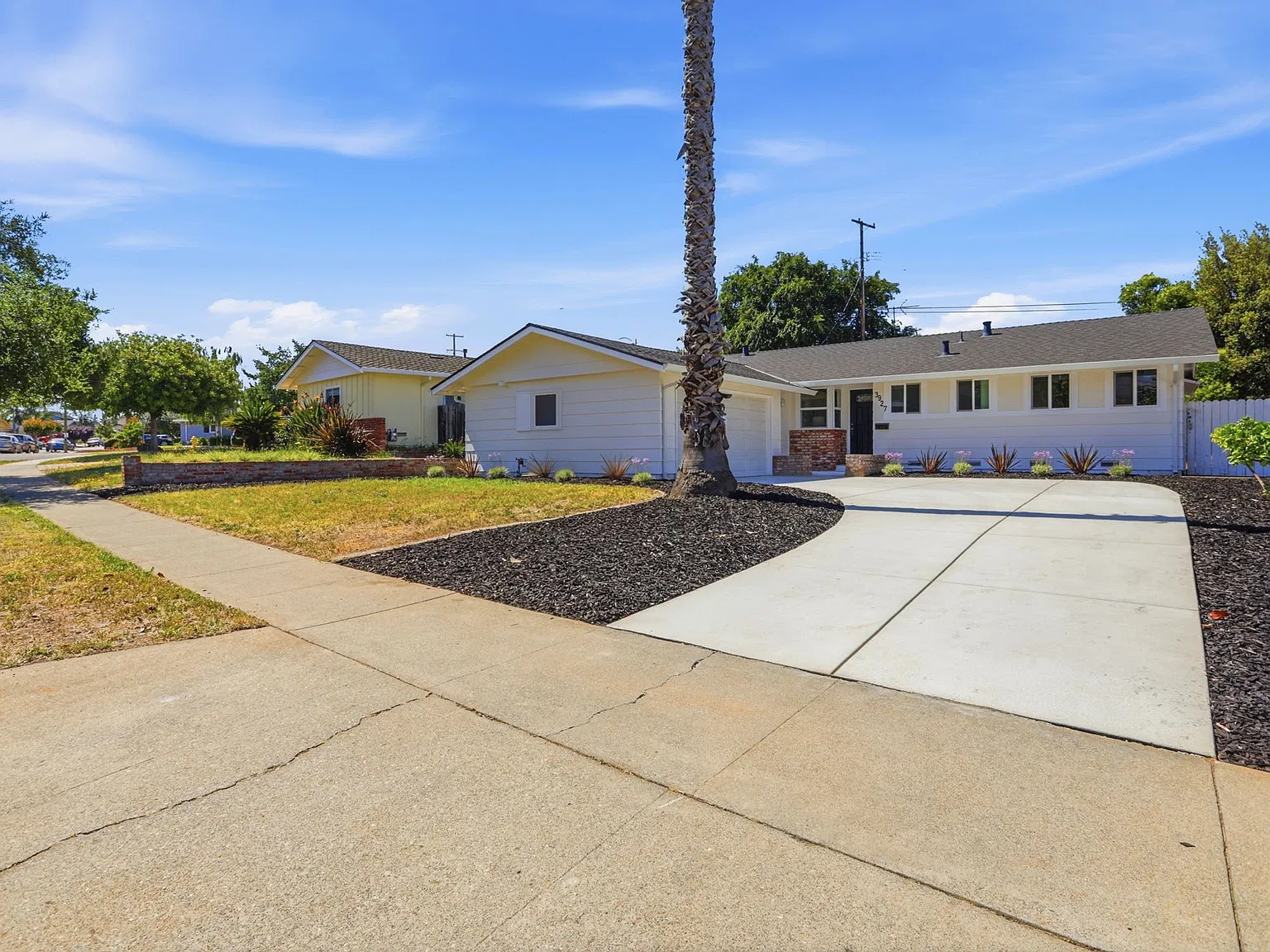 4 bed, 1649 sqft, $4,980 — Photo 1