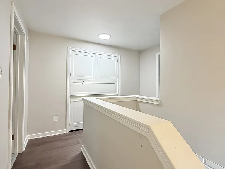 936 Owen St — Photo 8