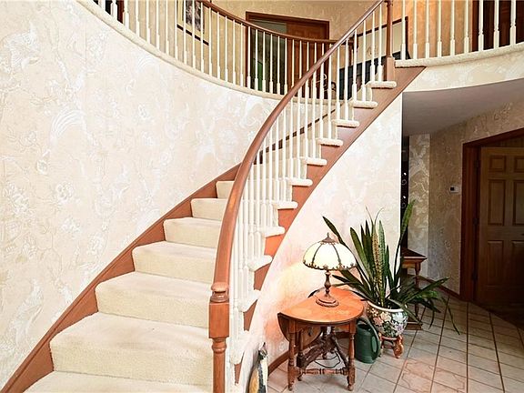 3rd image of 28322 Farrs Garden Path