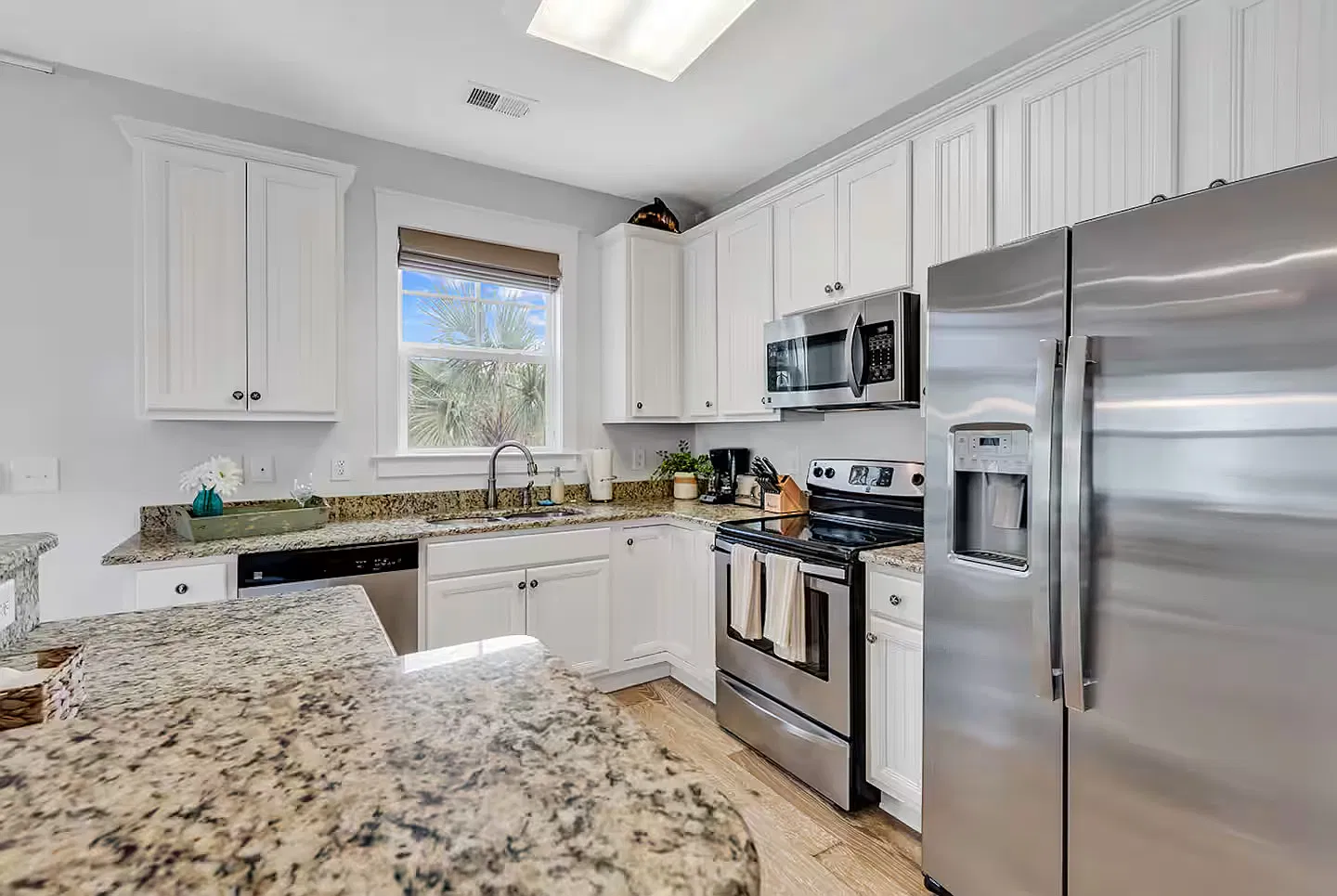 2 bed, 1351 sqft, $1,800 — Photo 3