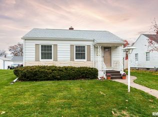 2221 Pacific St, Davenport, IA 52804