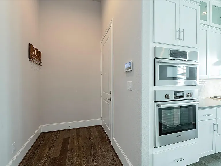 700 Wooster Ln — Photo 5