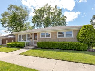 8424 Menard Ave, Morton Grove, IL 60053