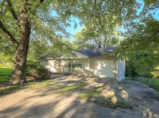 304 Lacy Ln, Belton, MO 64012