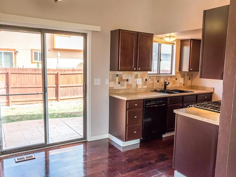1000 Townley Cir — Photo 12