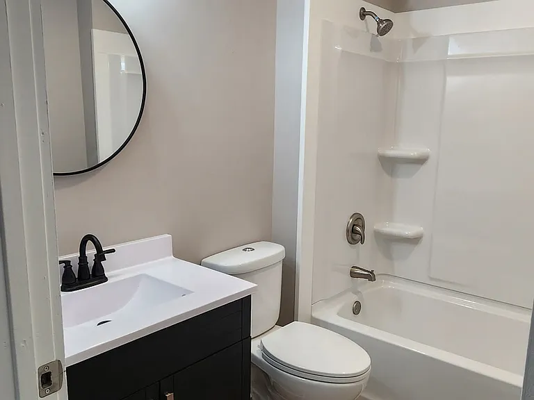 115 Franklin Ave #1/2 — Photo 2