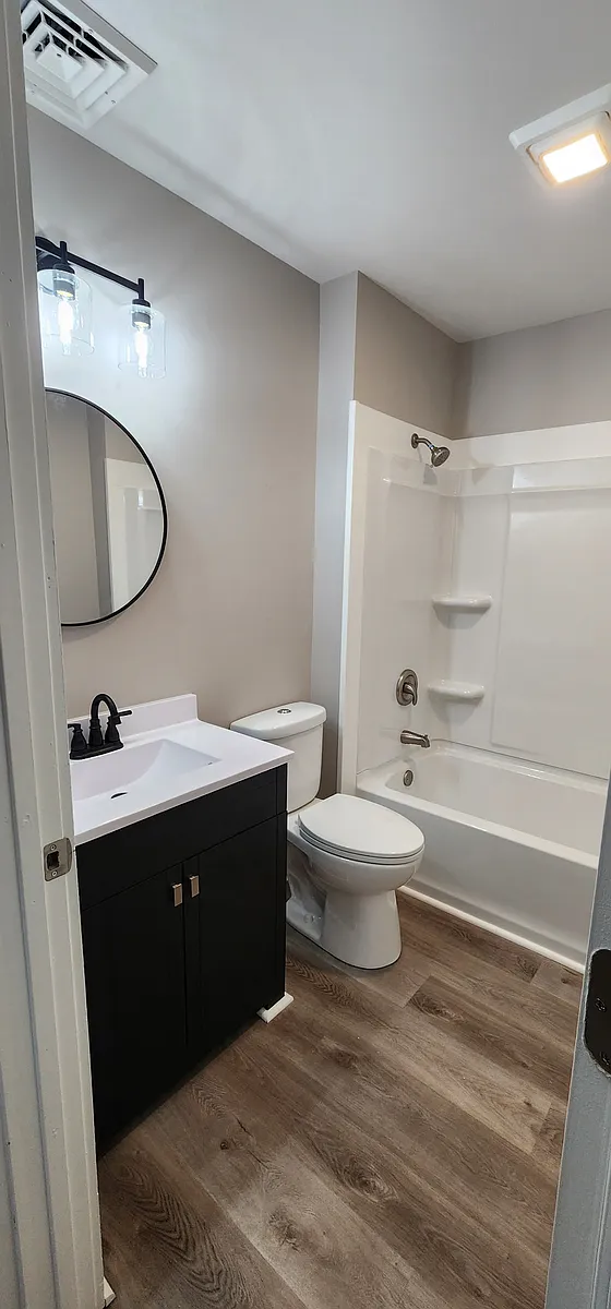 Building Photo - 115 Franklin Ave #1/2