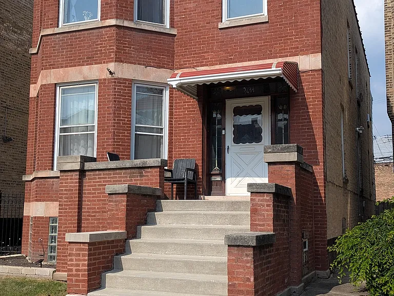 2644 N Harding Ave #1 — Photo 1