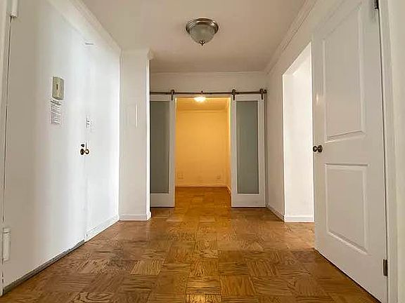 3rd image of 250 E 63rd St APT 905