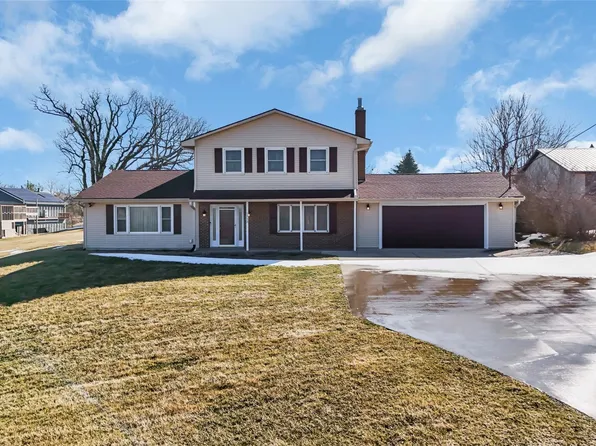 1513 Stoney Point Rd NW, Cedar Rapids, IA 52405