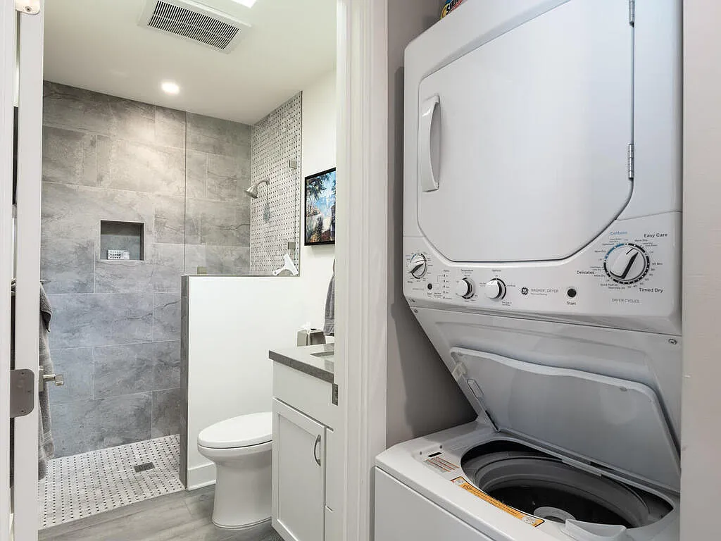 1 bed, 588 sqft, $3,995 — Photo 3