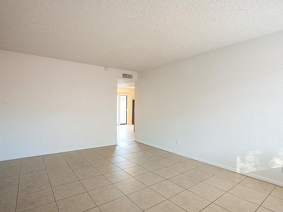 4th image of 139 E Ingram St APT 1