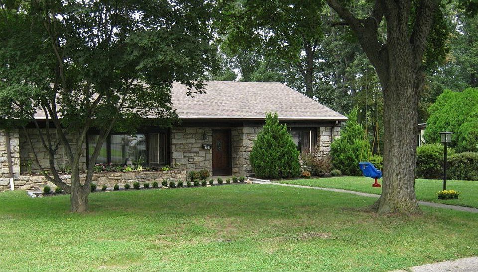 For Sale: 206 W Brookthorpe Cir, Broomall, PA 19008