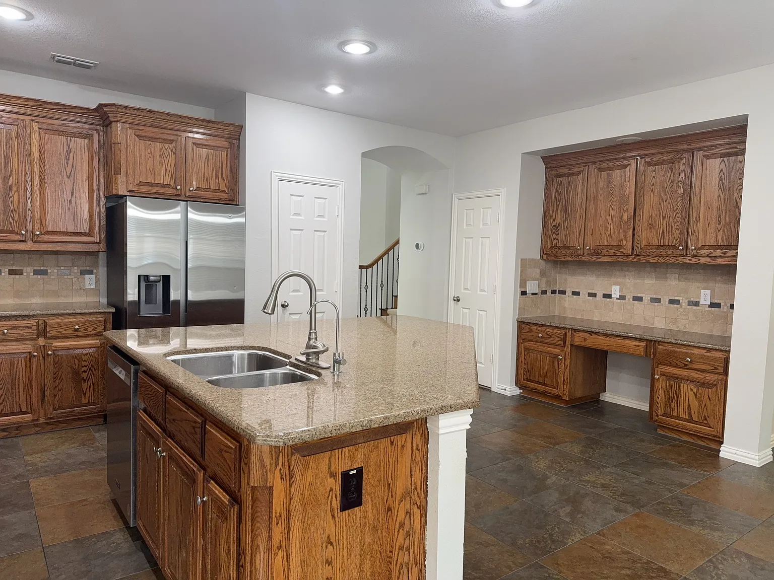 4 bed, 3633 sqft, $3,500 — Photo 2
