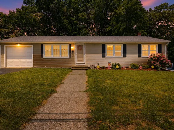 3 Magna Vista Dr, Auburn, MA 01501