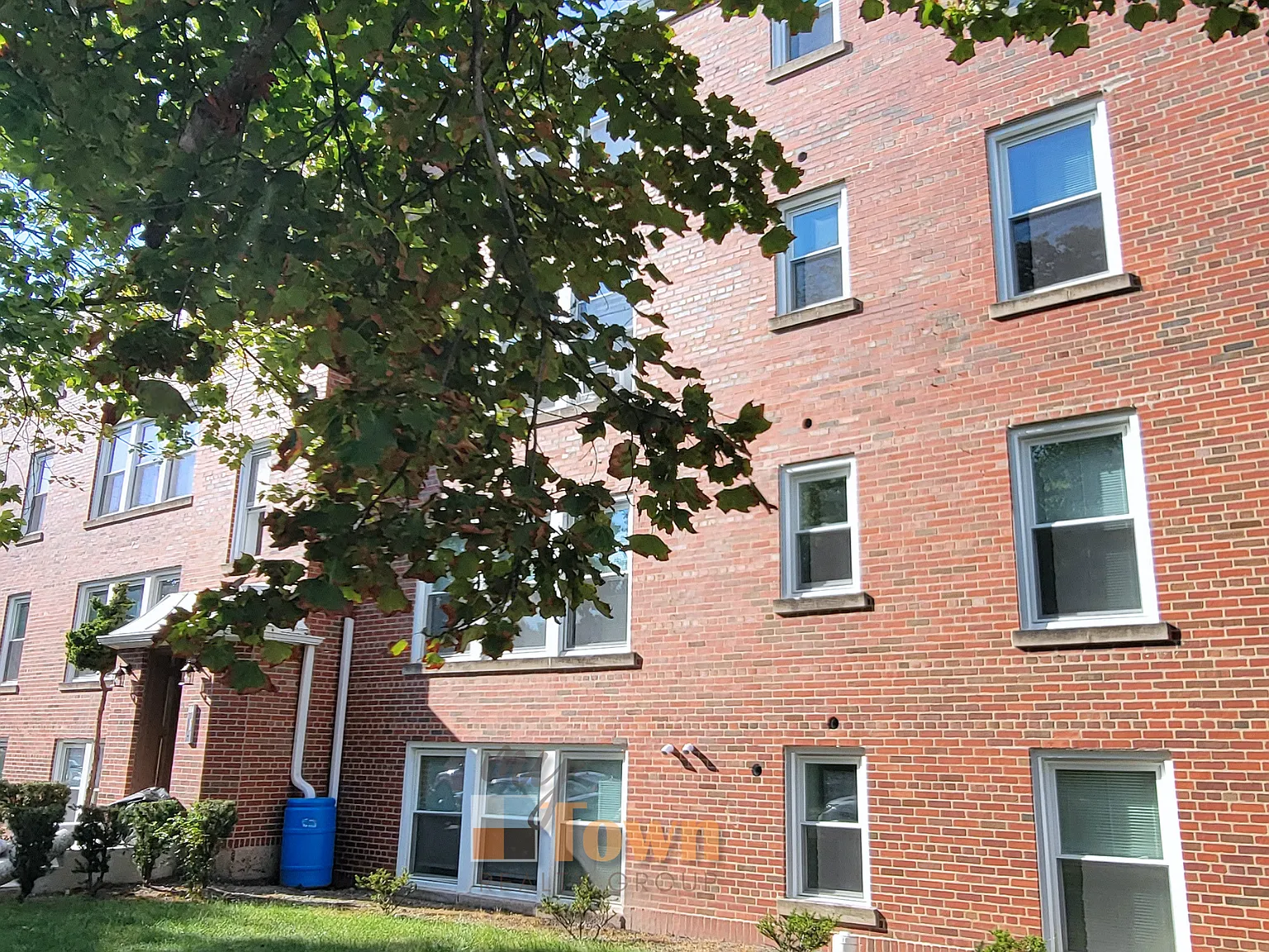 2836 W Arthur Ave — Photo 1