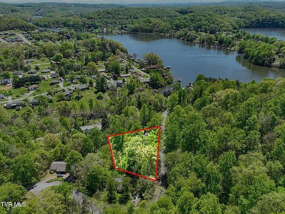 2nd image of 4020 Lakeland Dr