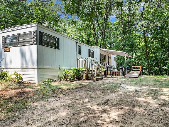 4th image of 52906 Bay Dr