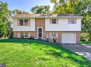 230 Hickory Dr, Lititz, PA 17543